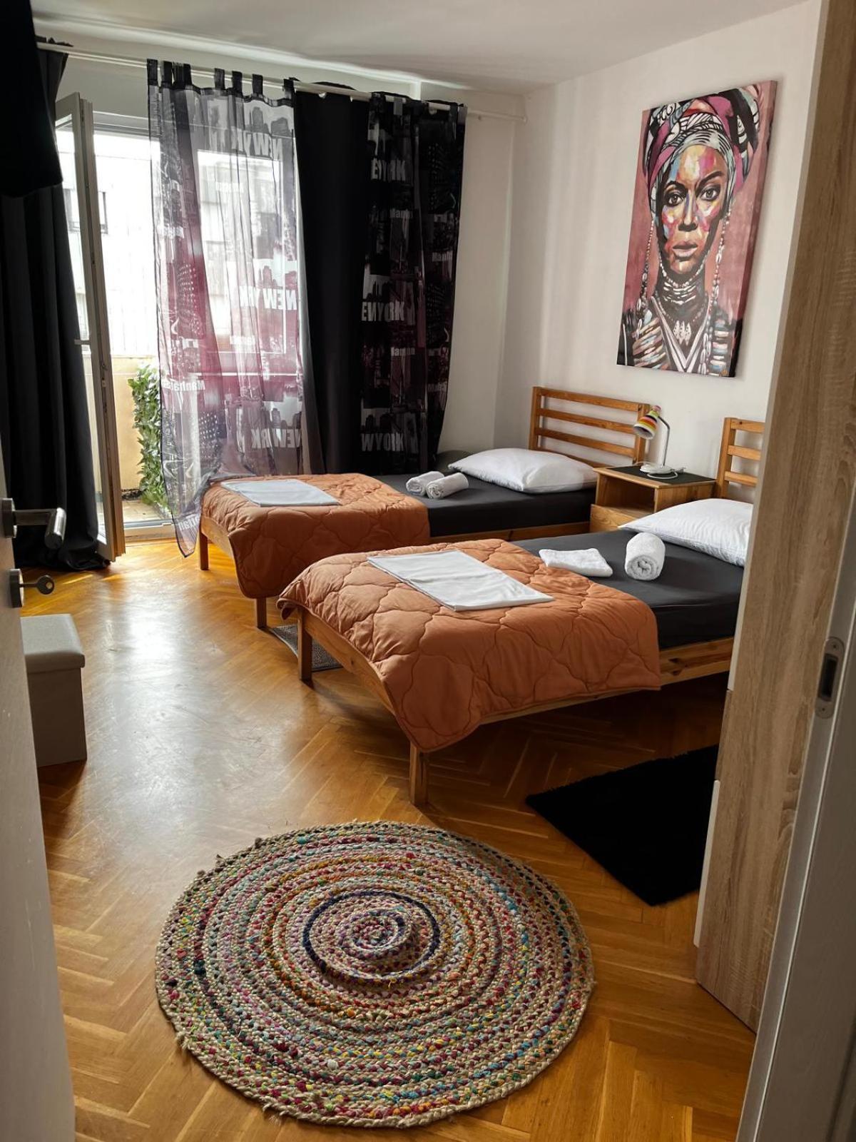 Split Downtown Apartment Exterior photo